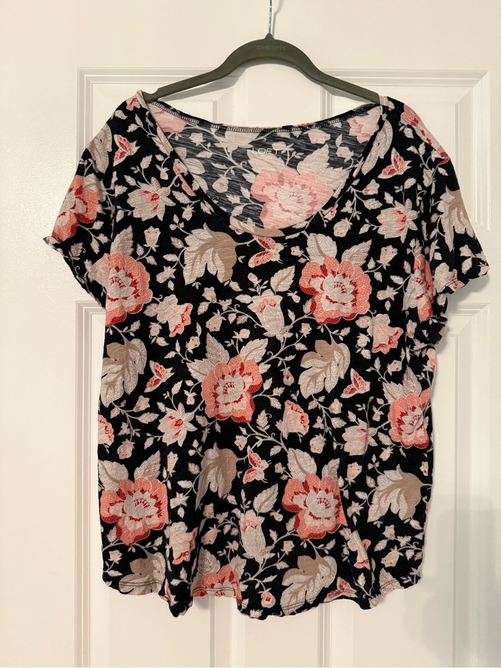 Loft Outlet | Black, White, Pink Floral Short Sleeve Top | Size XL